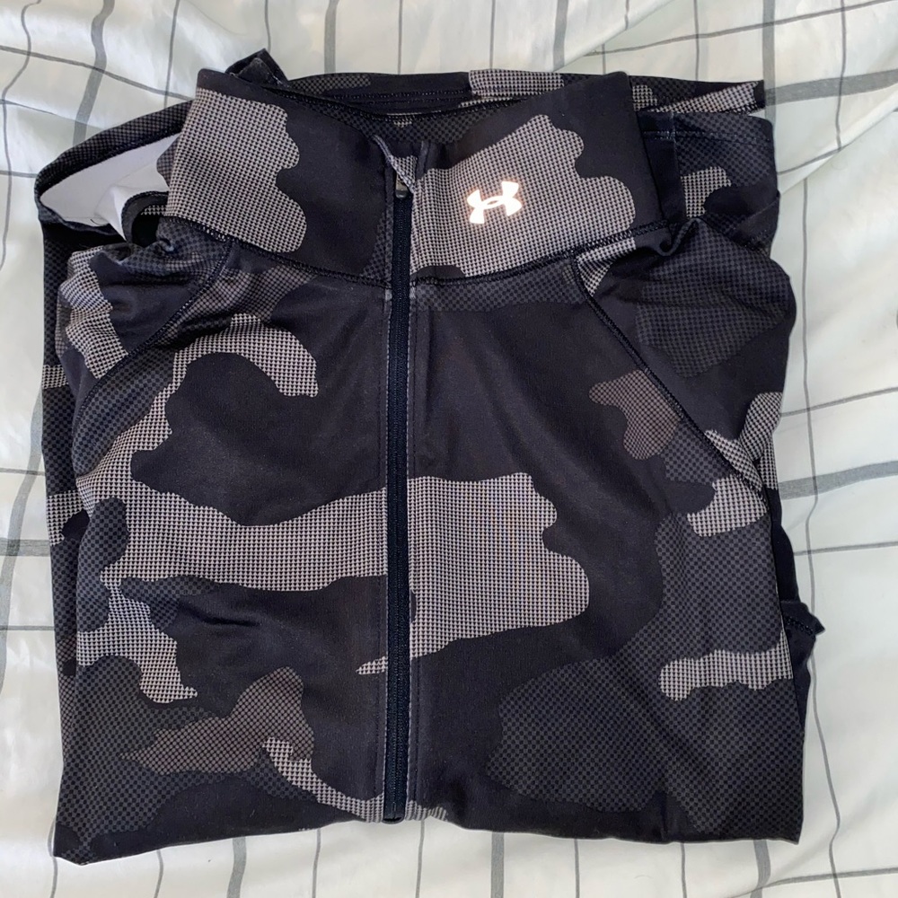 Women’s Under Armour quarter zip workout shirt